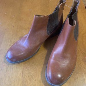 Clarks Size 10 Brown Leather Chelsea Boots
